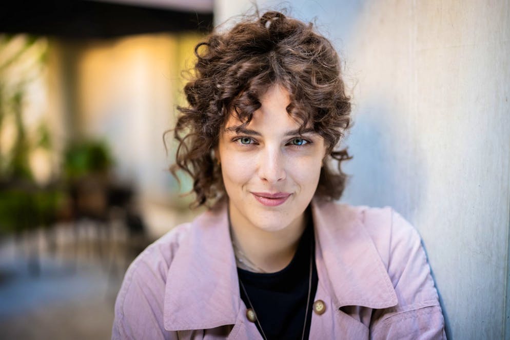 Biss mit Folgen: Schauspielerin Anna Werner Friedmann muss eine Busse zahlen. Sie hatte einem Kollegen bei einer Theateraufführung zu fest in den Po gebissen.