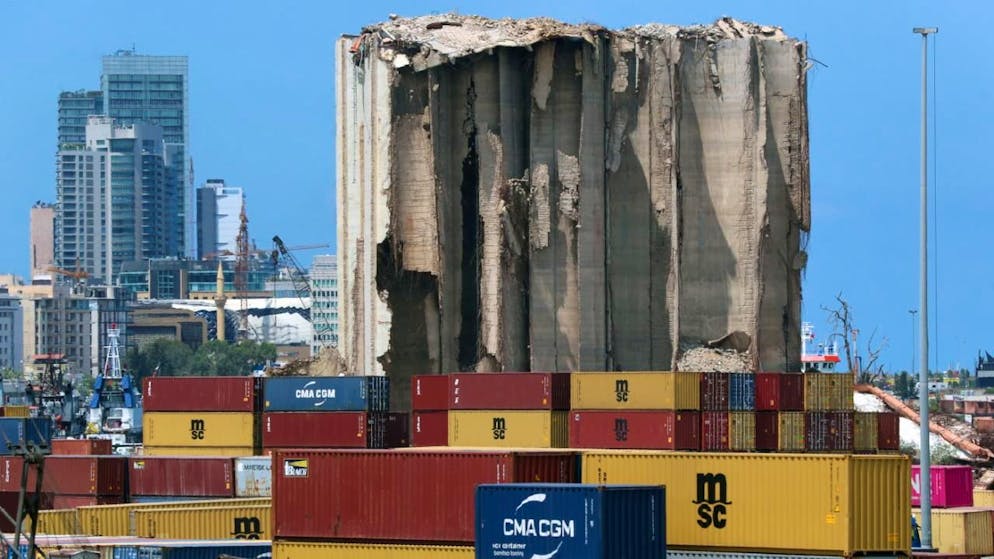 Il porto di Beirut mostra ancora le cicatrici dell'esposione