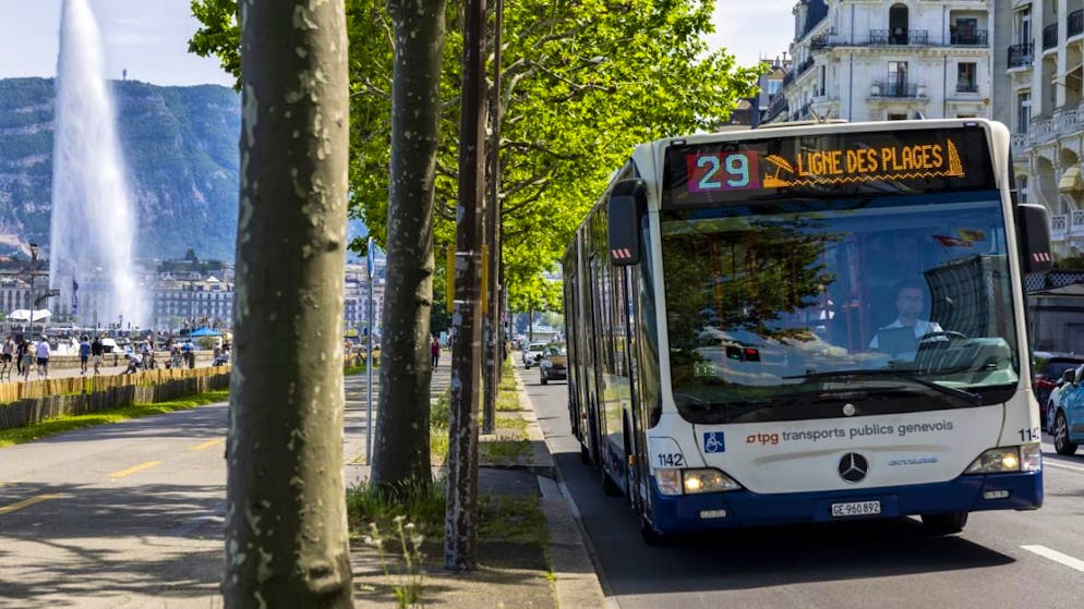 A l'occasion du changement d'horaire de décembre, les Transports publics genevois améliorent leur offre principalement pour les déplacements liés aux loisirs. La ligne des places circulera tous les jours pendant la période des vacances scolaires (archives).