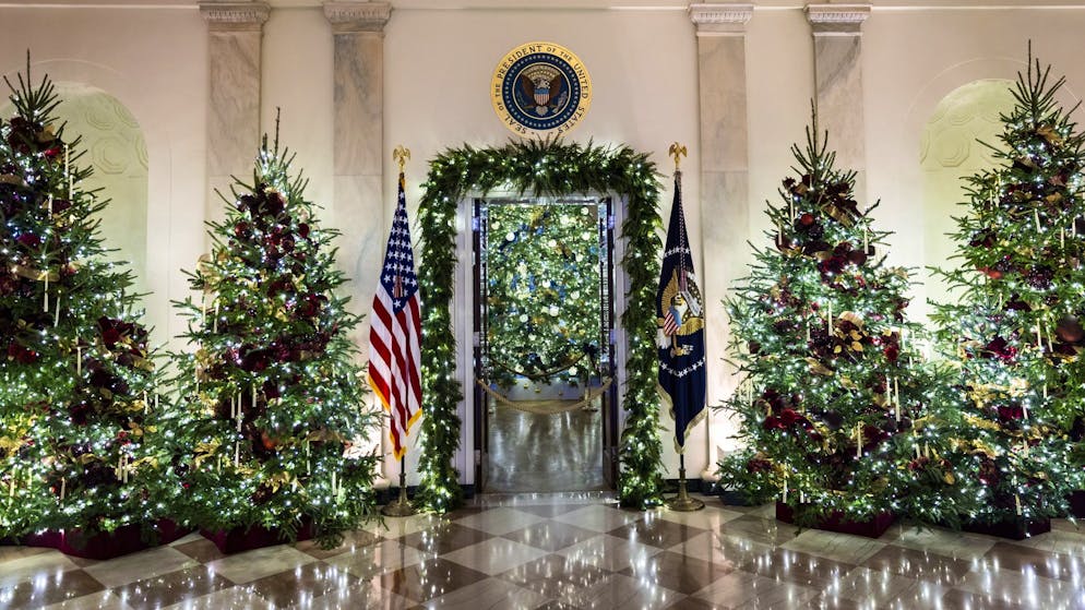 «Home is Where the Heart Is»: Unter diesem Motto hat First Lady Melania Trump 51 Weihnachtsbäume und 75 Kränze im Weissen Haus installiert. (1. Dezember 2025)