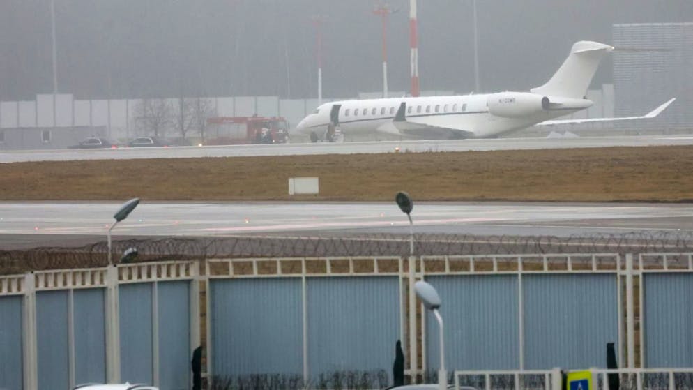 L'avion, un jet d'affaires Bombardier Global 7500, transportant probablement l'envoyé spécial du président américain, Steve Witkoff, est arrivé mardi à l'aéroport de Vnoukovo à Moscou.