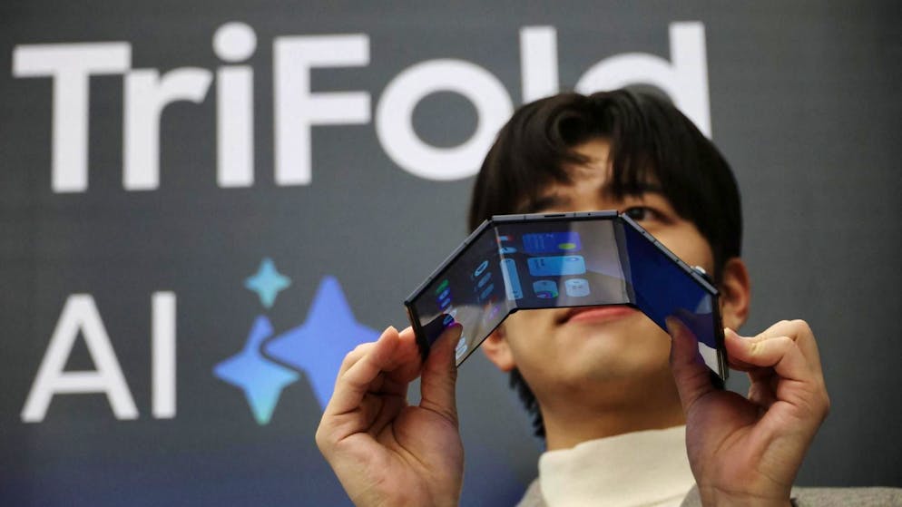 Per ora solo in Asia. Samsung presenta il TriFold, un cellulare pazzo, anche nel prezzo