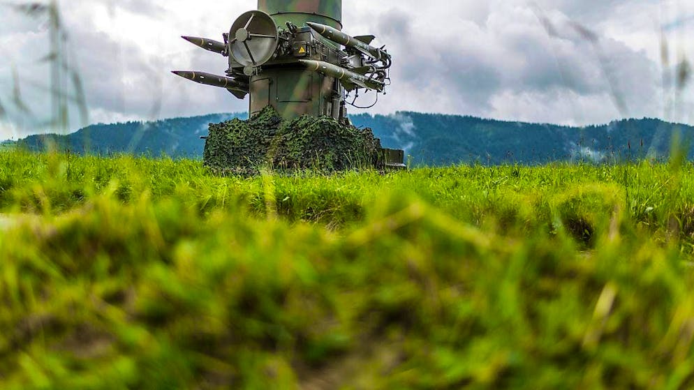 On Tuesday, the National Council will debate whether countries should be allowed to purchase Swiss weapons in an emergency.