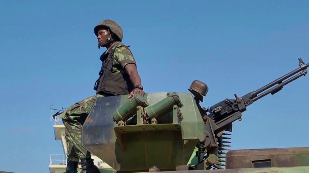 Soldato nel nord del Mozambico