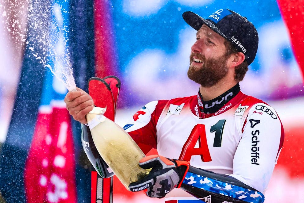 At the season opener in Sölden, Marco Schwarz races to 2nd place behind Marco Odermatt in the giant slalom.