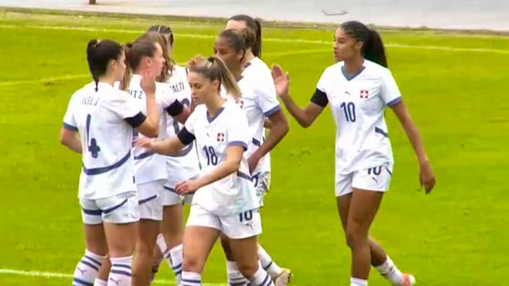 The Swiss celebrate the equalizer.