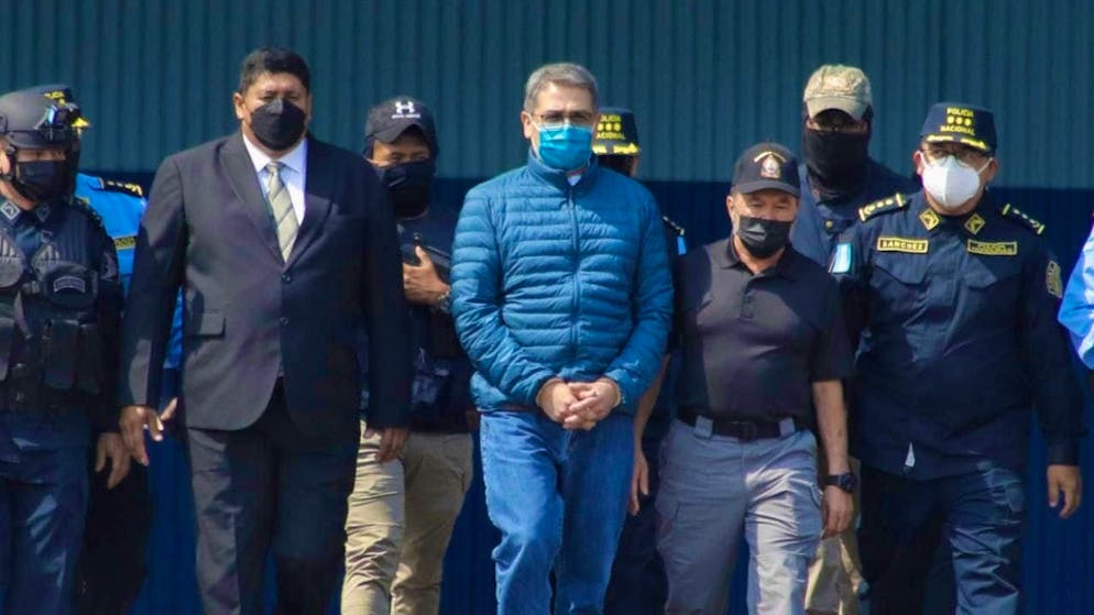 ARCHIVE - Juan Orlando Hernandez (M), former president of Honduras, is handcuffed and taken to a waiting plane at an airbase. Photo: Elmer Martinez/AP/dpa