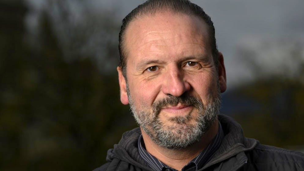 Der Neuenburger Nicolas Feuz hat bis anhin in seinem Heimatkanton als Staatsanwalt gearbeitet und nebenher Krimis geschrieben. Künftig will er sich ganz der Schrifstellerei widmen. (Archivbild)