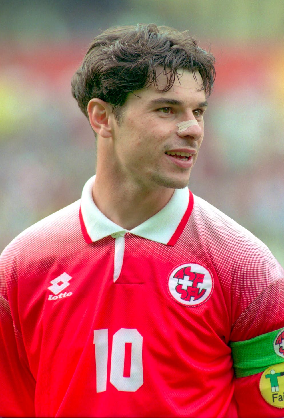 Bildnummer: 02981174  Datum: 18.06.1996  Copyright: imago/WEREK
Ciriaco Sforza (Schweiz) - Nationalhymne; hoch Hymne Pflaster Nasenpflaster EM 1996, Nationalmannschaft, Nationaltrikot Gruppe 1, Vneg Birmingham Fußball Länderspiel Herren Mannschaft Porträt optimistisch Randmotiv Personen