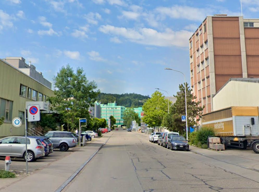 An der Steinackerstrasse in Urdorf ZH kam es zum brutalen Angriff.