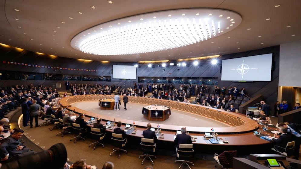 Gesamtansicht des Saals während einer Sitzung des Nordatlantikrats der Außenminister im Nato-Hauptquartier. Foto: Geert Vanden Wijngaert/AP/dpa
