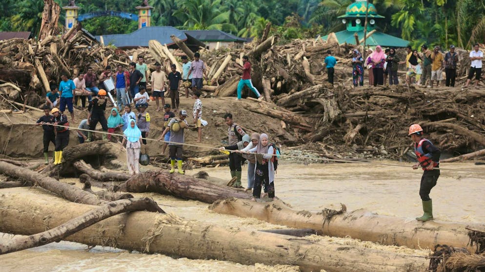 Flood disaster in Sumatra: death toll rises to 750 - Gallery. The rainy season in the region is only just beginning.