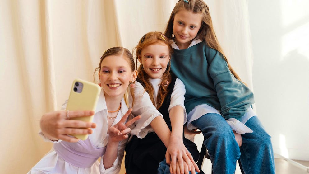 Jugendliche im Netz. So stark beeinflussen Selfies das Körperbild