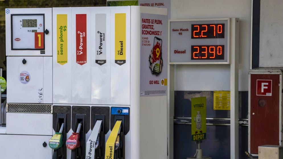 Par rapport à la même période en 2024, les prix des carburants ont reculé de 4,8% en Suisse en novembre. (archive)