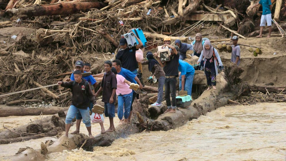 Flood disaster in Sumatra: death toll rises to 750 - Gallery. The flood is considered one of the worst in recent years.