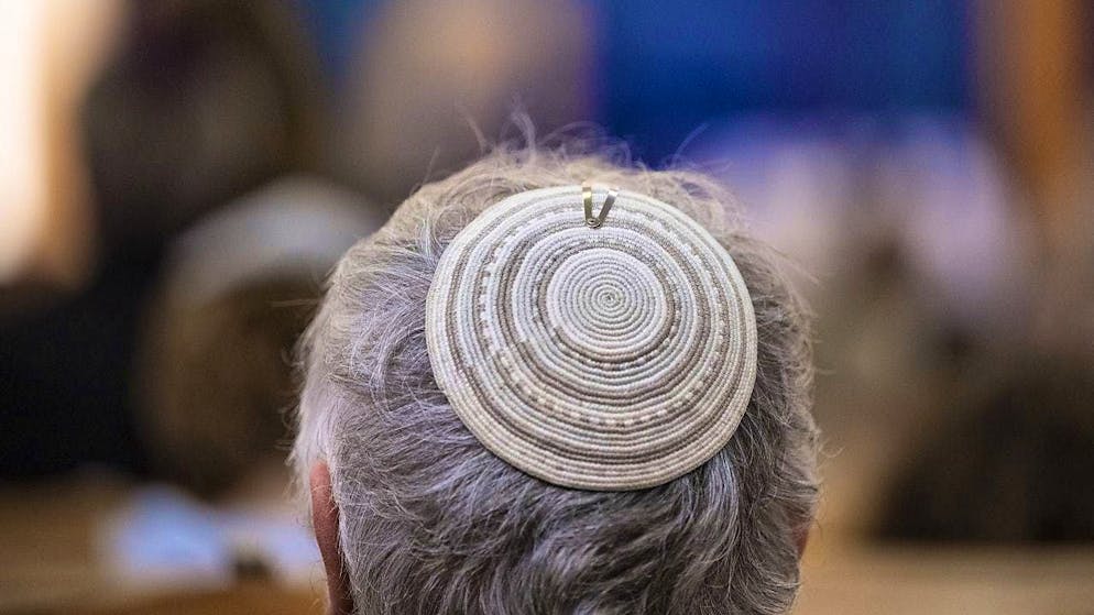 There are repeated attacks on Jews in Switzerland.