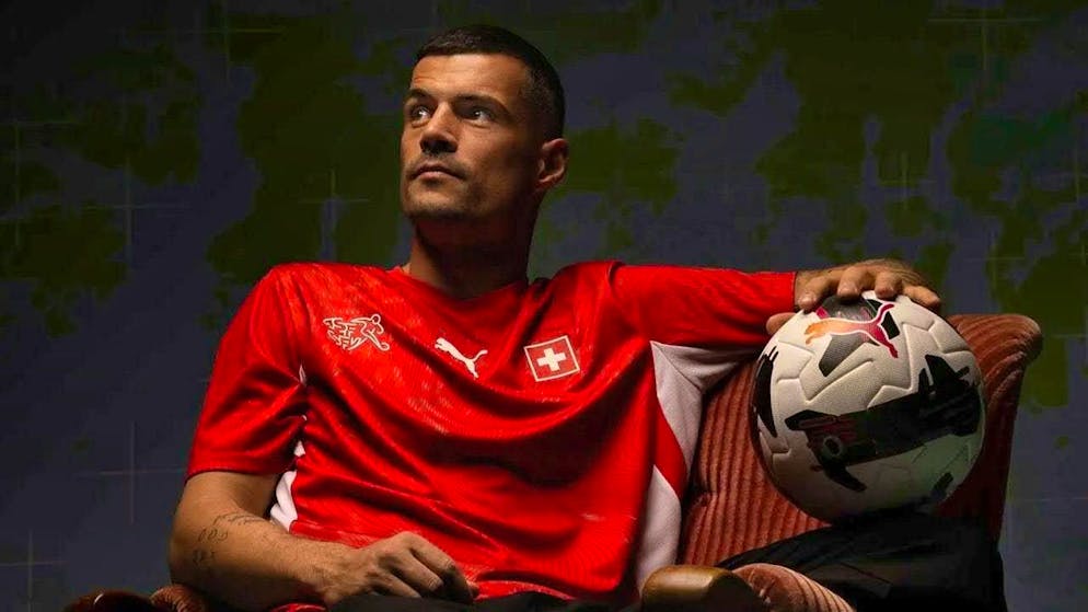 Nati captain Granit Xhaka in the new home jersey of the Swiss national team