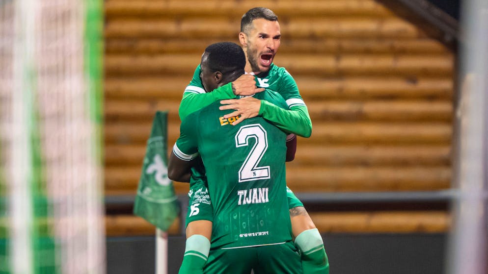 Dejan Sorgic célèbre son but avec Mohamed Tijani.