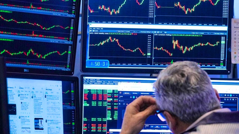 The accused persons are alleged to have passed on confidential information about a listed Swiss company. (archive picture)