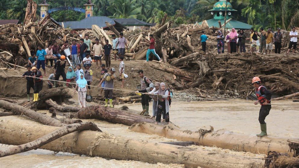 Flutkatastrophe auf Sumatra: Zahl der Toten steigt auf 750 - Gallery. Die Regenzeit in der Region beginnt gerade erst richtig.