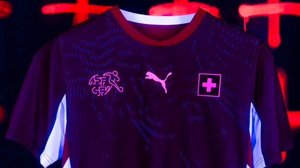 Das ist das Schweizer WM-Trikot - Gallery. Das neue Nati-Trikot leuchtet im Dunkeln