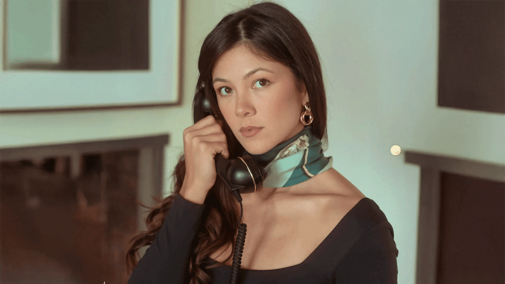 Analoges Comeback. Mit diesem alten Telefon verdient die Frau ein kleines Vermögen