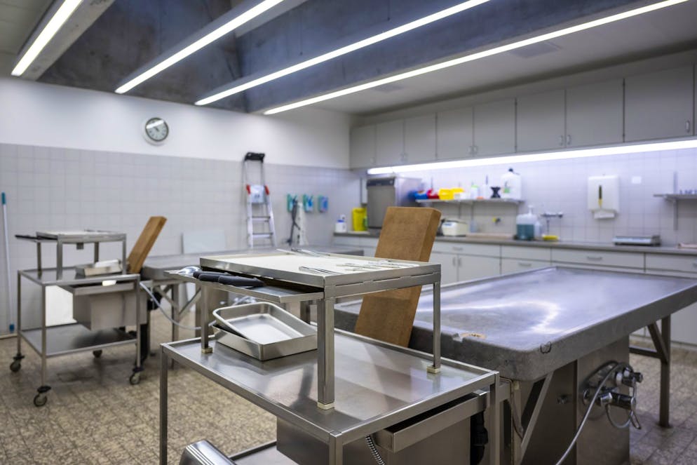 Die Frau stellt Fragen ans Spital, wie es so weit kommen konnte. (Symbolbild)