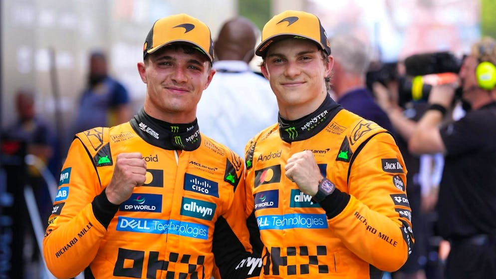 Double victory for McLaren drivers Lando Norris (l) and Oscar Piastri.