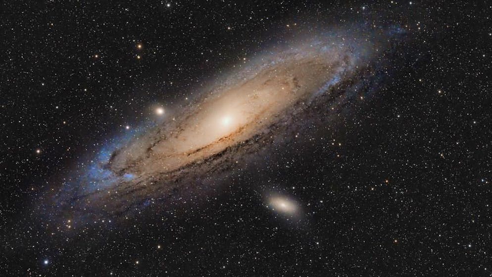 Spazio. Bagliore nella Via Lattea: possibile traccia di materia oscura