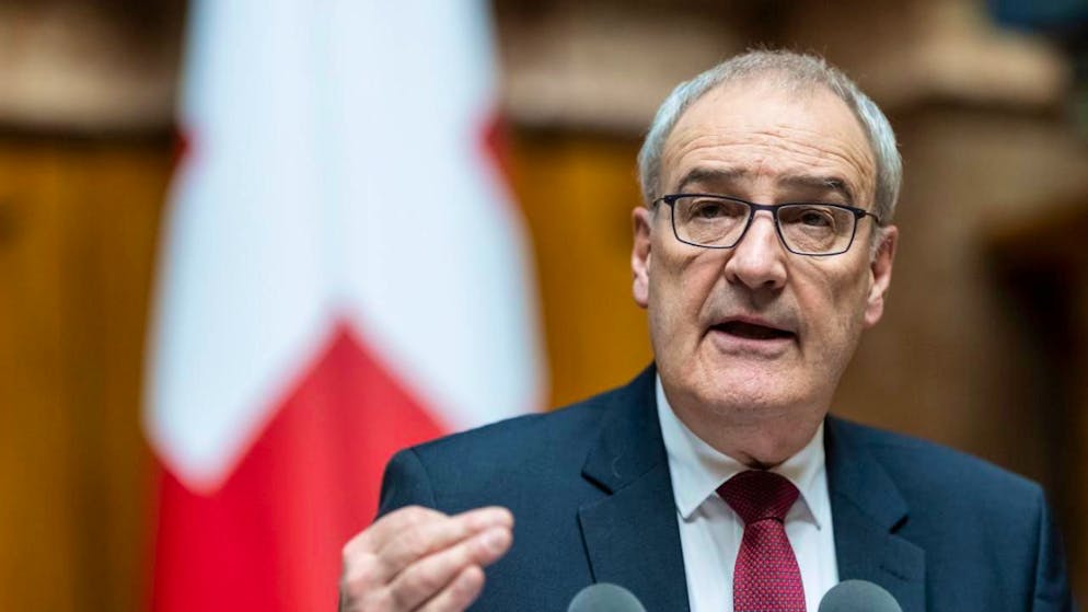 Le ministre de l'économie Guy Parmelin a assuré, durant les débats, que les assouplissements de la loi sur le matériel de guerre ne remettaient pas en cause le droit de la neutralité (archives).