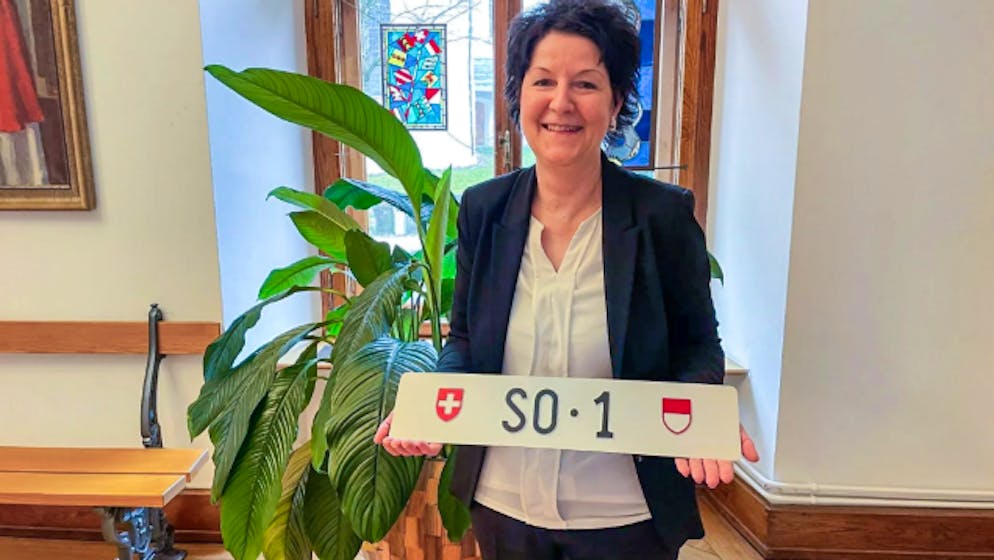 Price jumped to over 1 million. Fake bids for 