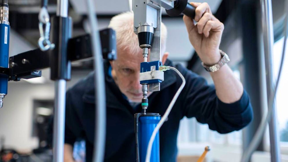 Svizzera. Gli indici PMI indicano che l'industria recupera, ma i servizi arretrano