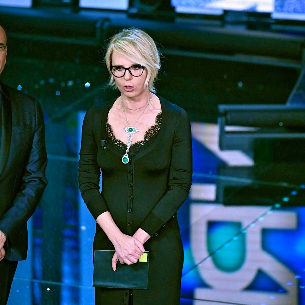 A «Belve». Maria De Filippi si commuove ricordando Maurizio Costanzo: «Qui faccio davvero fatica»