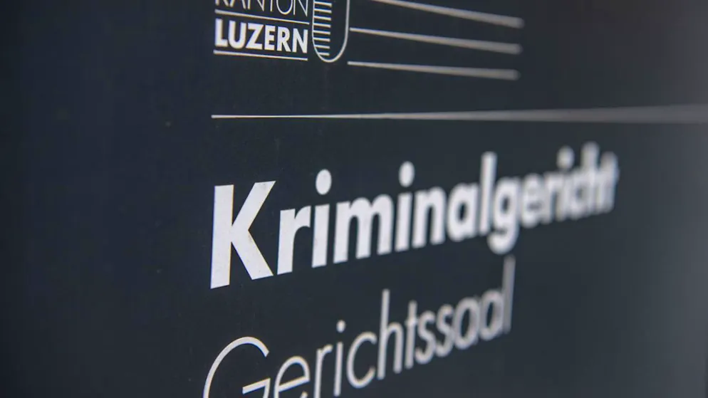 Das Luzerner Kriminalgericht hat ein Ärzteteam nach dem Tod eines Babys freigesprochen. (Symbolbild)