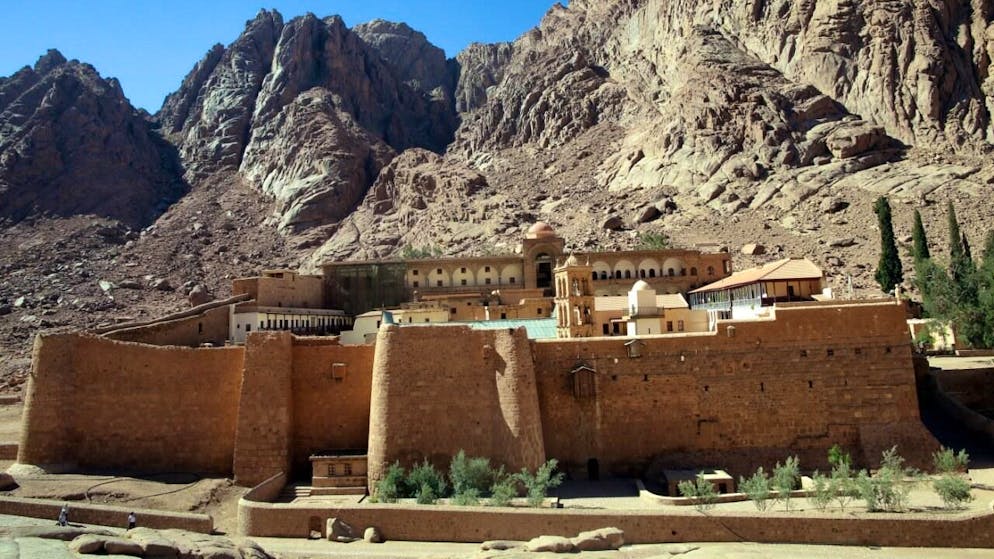 Risalente al VI secolo, il Monastero di Santa Caterina, nel sud del Sinai, è il più antico monastero cristiano ancora esistente. Sorge alle pendici del monte Horeb, dove, secondo la tradizione biblica, Mosè avrebbe parlato con Dio e dove ricevette i comandamenti. (foto d'archivio)