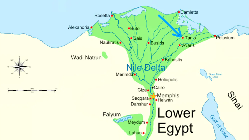 Psusennes_Tanis. Ägyptens Nildelta. Im Nordosten liegt Tanis (blauer Pfeil). Der Ort wurde ab der 21. Dynastie, also um etwa 1075 v. Chr., zum Machtzentrum der Pharaonen in Unterägypten.