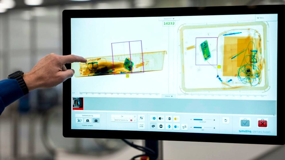 Aéroport de Zurich: bientôt la fin de la limitation des liquides - Gallery. Les nouveaux scanners réalisent des images en 3D et non plus seulement en 2D comme les anciens appareils.