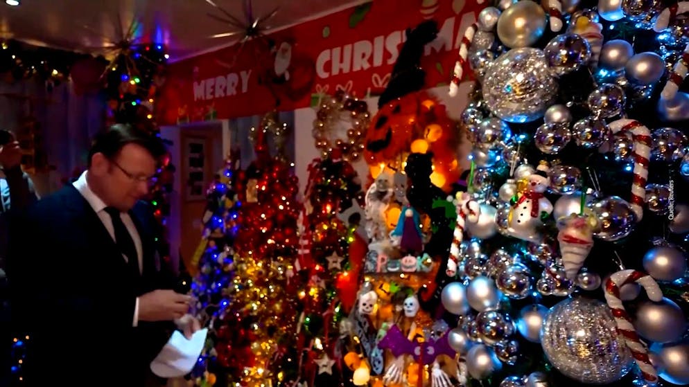 Another world record. German family puts up 621 Christmas trees in their house