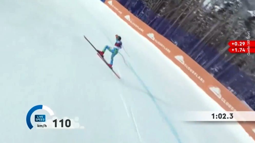 Schockmoment in Beaver Creek. Helm verloren, regungslos im Schnee: Rok Aznoh mit Horror-Sturz