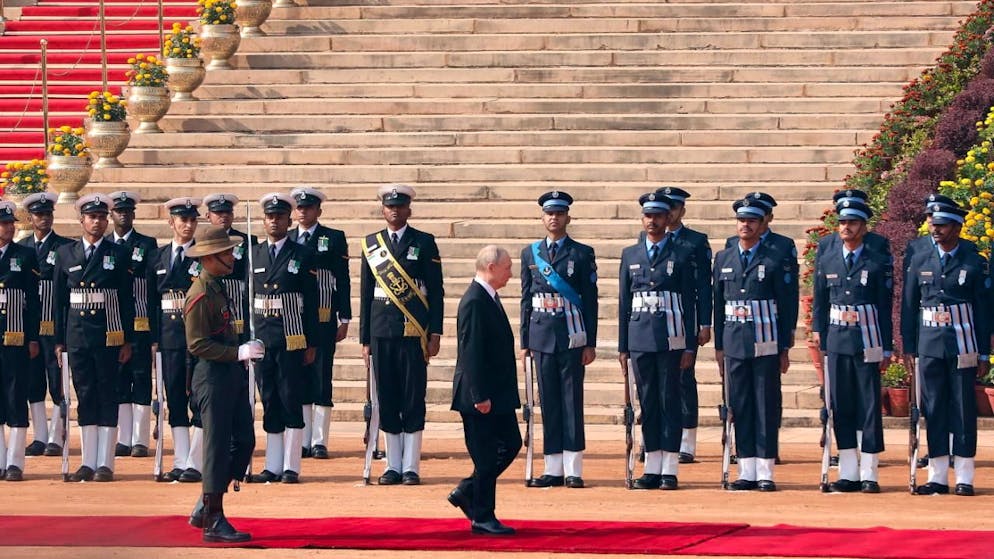 Prima visita di Stato. In India cerimonia ufficiale di benvenuto per Putin