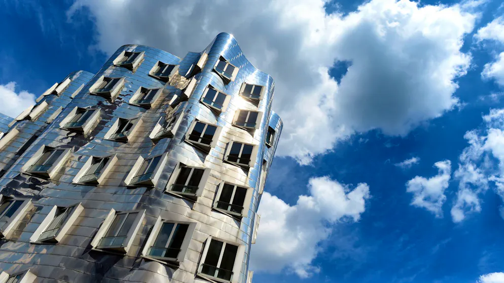 Gebäude wie Jazzmusik: Star-Architekt Frank Gehry ist tot - Gallery. Das Gebäudeensemble "Neuer Zollhof" in Düsseldorf. (Archivbild)