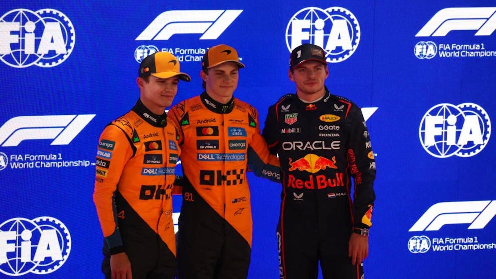 Einer aus dem Trio darf sich am Sonntag Formel-1-Weltmeister 2025 nennen: WM-Leader Lando Norris, dessen Teamkollege Oscar Piastri und Titelverteidiger Max Verstappen (v.ln.r.).