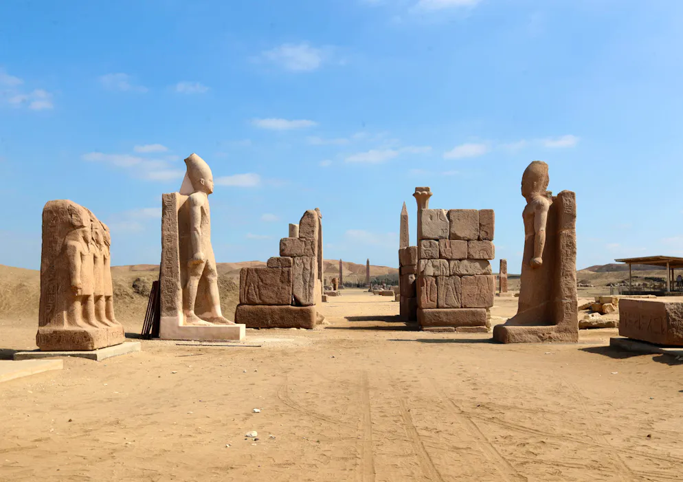 Psusennes_Tanis. Der Fundort verfügt über viele monumentale Relikte und ist heute eine der wichtigsten archäologischen Stätten des Landes.