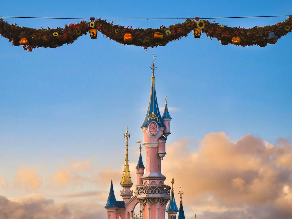 Märchenhafte Weihnachtszeit bei Disneyland. 