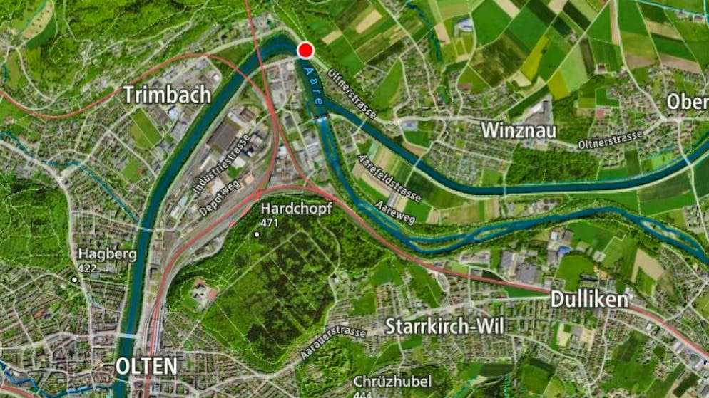 A lorry plunged into the River Aare on Friday afternoon. The accident occurred on the Gösgerstrasse bridge in Winznau SO.