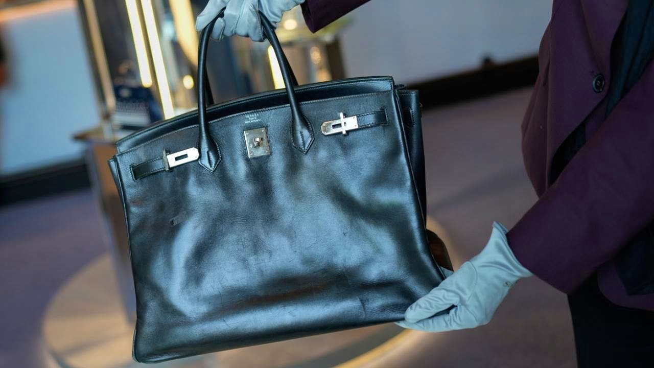 Asta ad Abu Dhabi. Una borsa Birkin appartenuta all'attrice venduta per quasi 2,5 mln