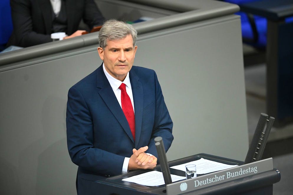 Der deutsche Transatlantik-Koordinator Metin Hakverdi weist Teile des neuen US-Strategiepapiers als Einmischung zurück.