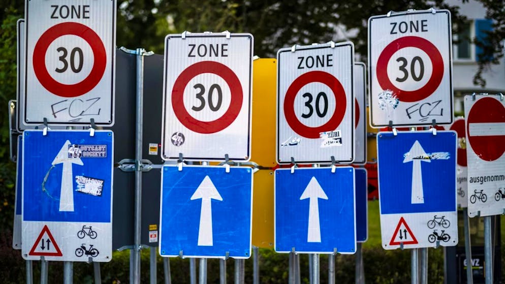 Der Bundesrat hat neue Regeln für die Einführung von Tempo-30-Zonen auf Hauptstrassen vorgeschlagen. Sie sorgen für eine hitzige Debatte. (Symbolbild)