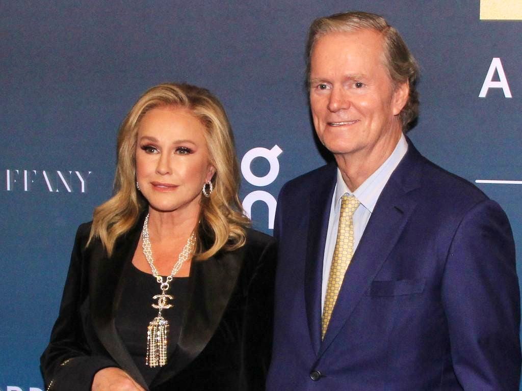 Spettacolo. Paris Hilton: il padre Rick punta il fucile contro i ladri