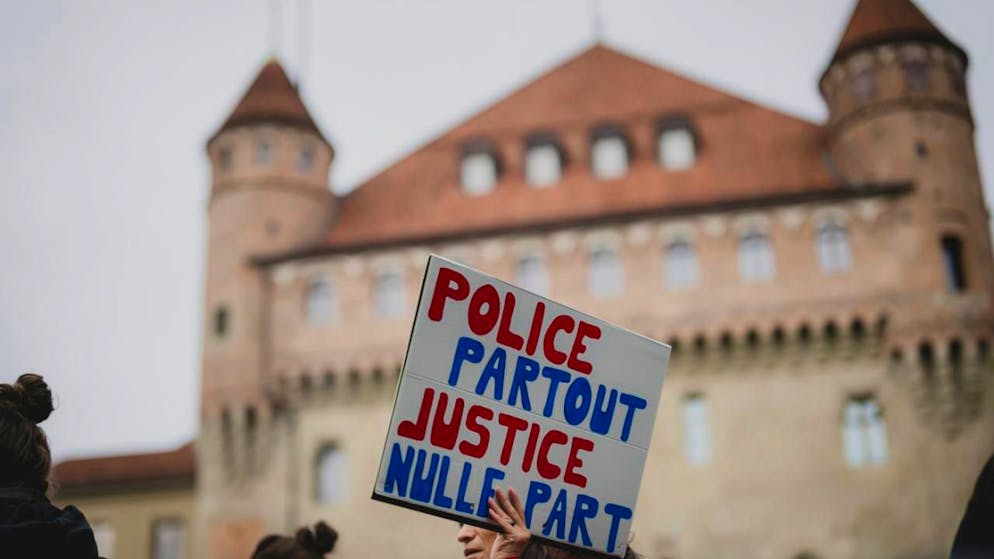 Coalition Romande Antiraciste. Losanna: in 500 manifestano contro violenza della polizia